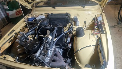 Wartburg 353 / Motorraum mit Eis gereinigt